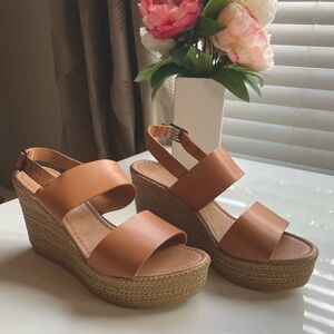SEYCHELLES TAN DOUBLE STRAP WEDGES SIZE 10
